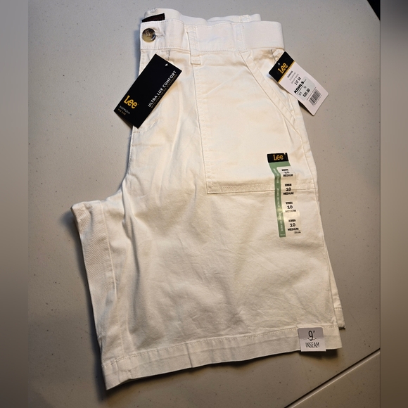 NWT Lee White Bermuda Shorts - Picture 3 of 13